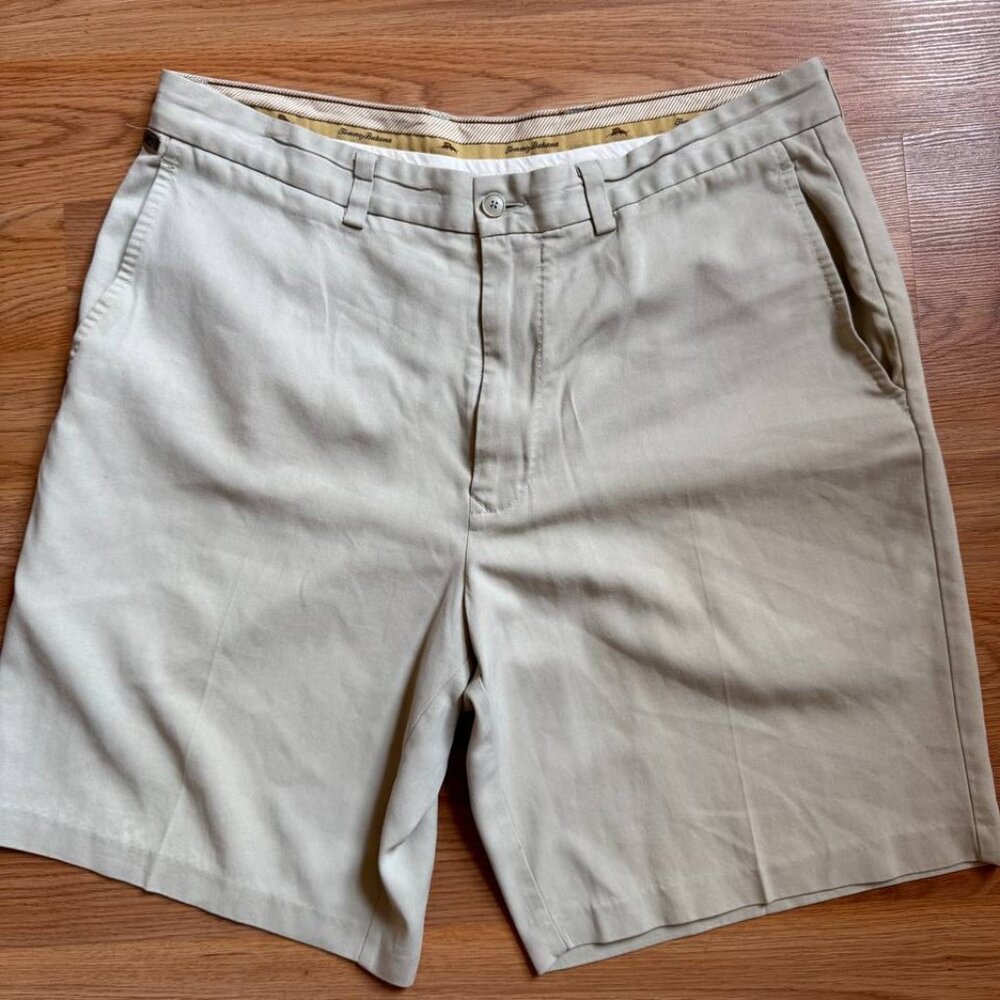 Tommy Bahama Casual Beige Shorts Size 34 Men in nice conditions High Quality